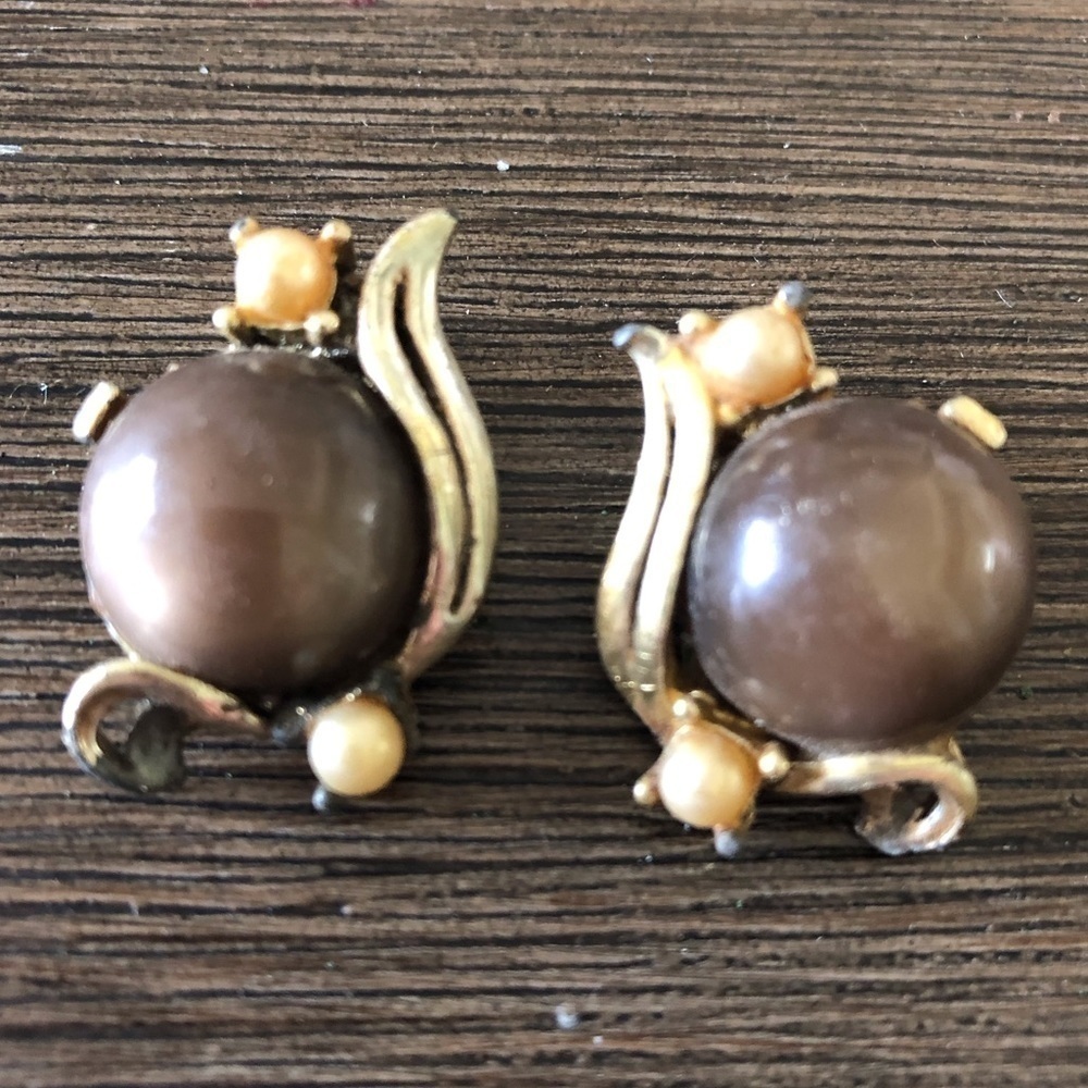 Vintage brown & gold clip on earrings